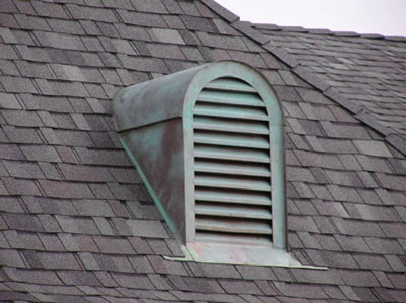 Вентиляция холодного чердака в частном доме и ее устройство: решетки, продухи и слуховые окна
