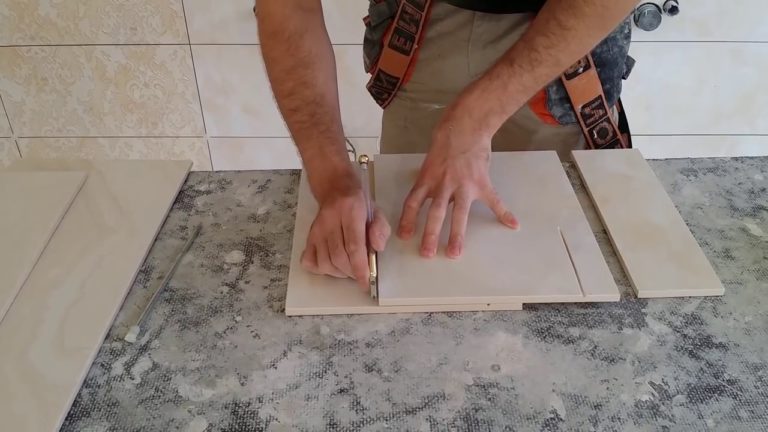 Как пользоваться плиткорезом: правила и технология выполнения резки