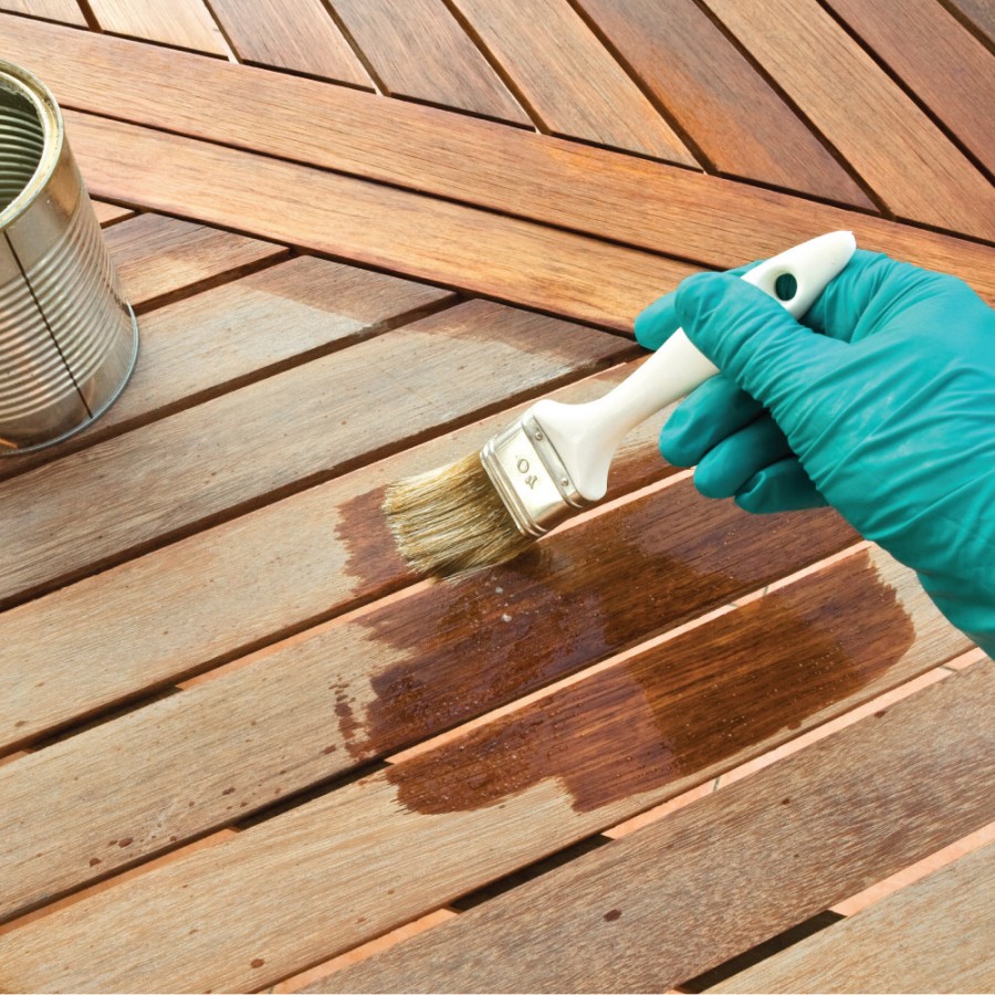 Чем покрасить деревянное крыльцо на улице чтобы не слезла краска: защита дерева