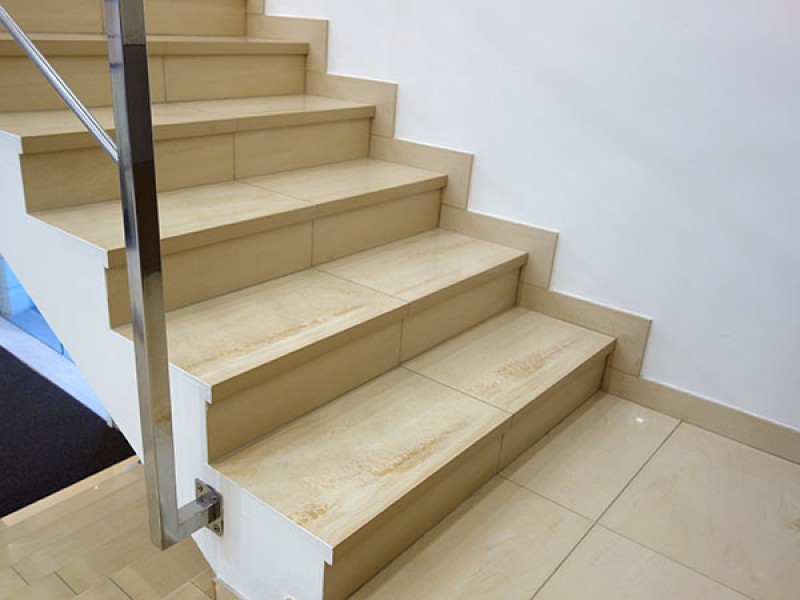 Выбор керамогранита для ступеней лестницы в доме Инструкция по укладке керамогранитных плиток монолитных, наборных с капиносом и без на бетонные ступени