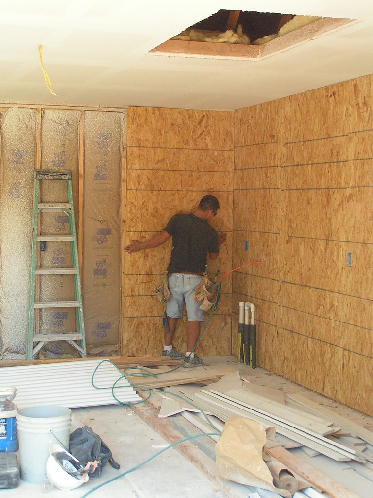 Обшивка стен фанерой внутри дома своими руками: технология отделки .