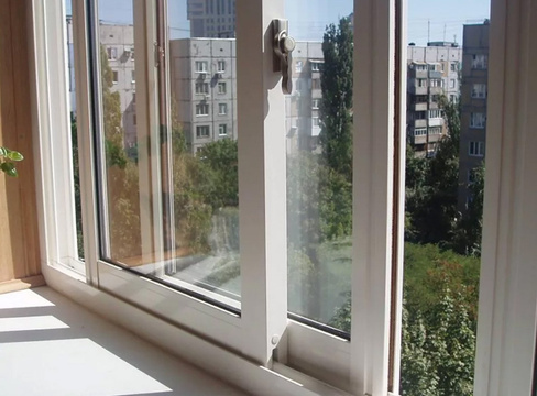 Особенности остекления раздвижных окон на балконе