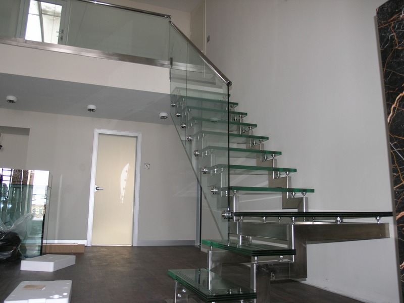 Лестницы из стекла: инструкция по установке. как установить лестницу из стекла. виды стеклянных лестниц. устройство и особенности монтажа лестниц из стекла.информационный строительный сайт |