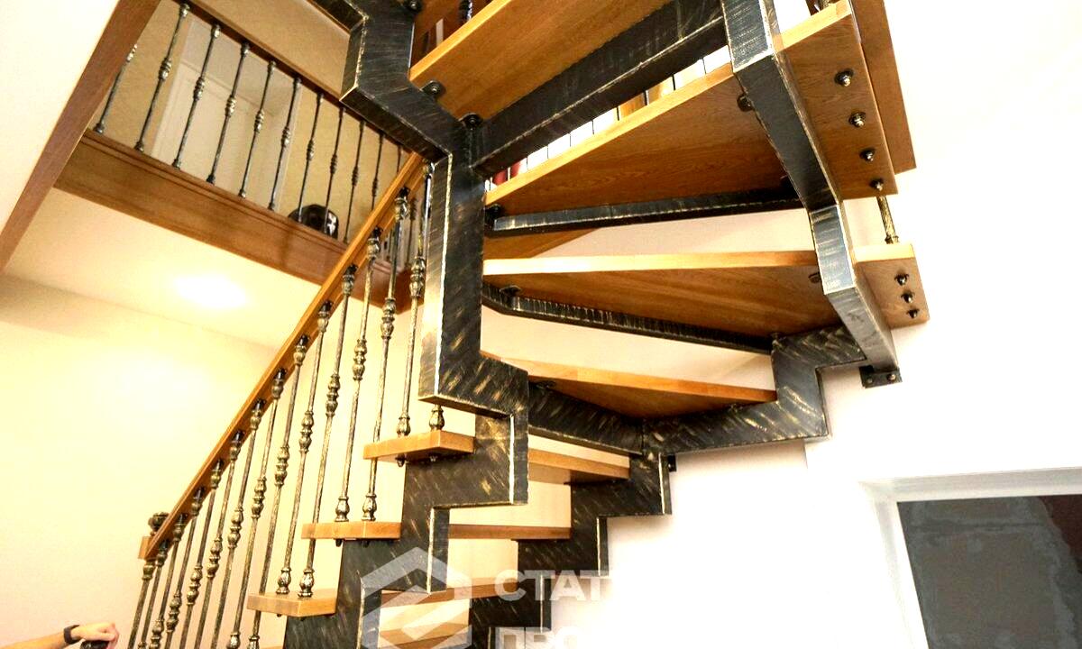 Расчет лестницы на деревянном косоуре. монтаж лестницы по металлическим косоурам. материал для изготовления