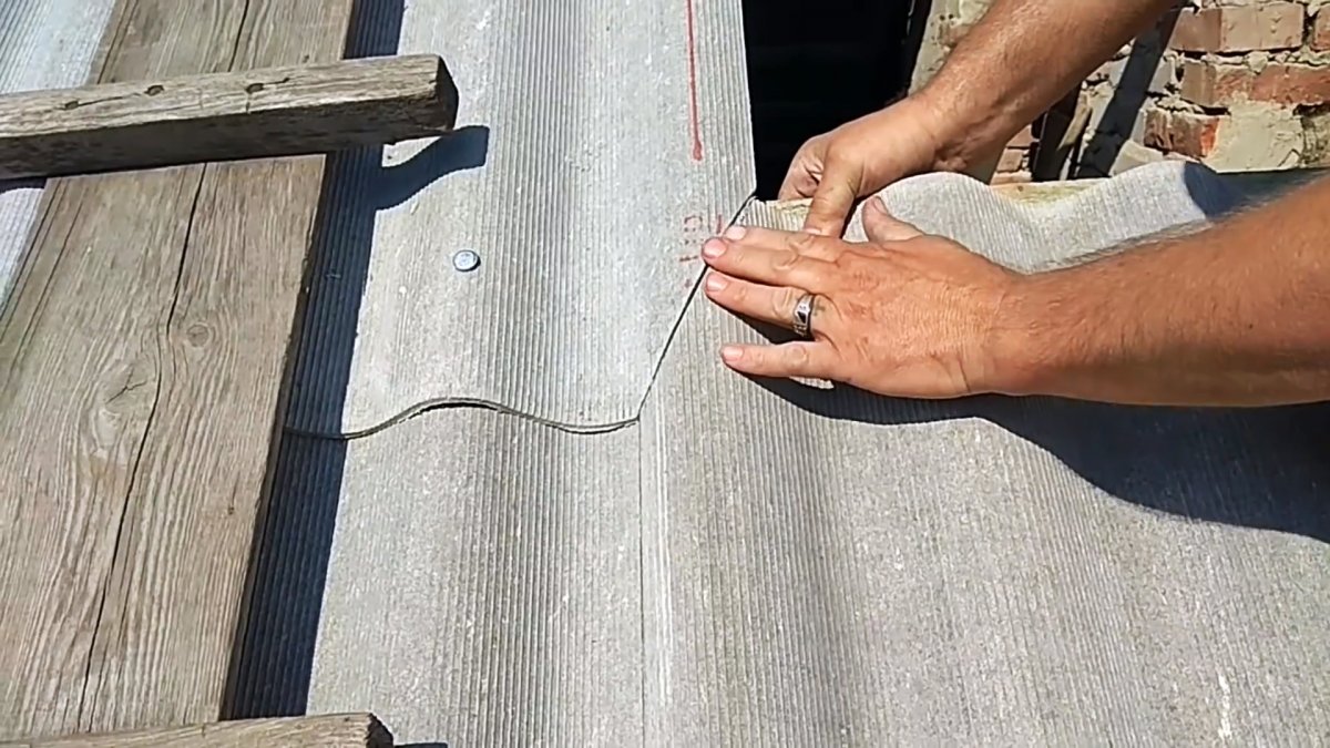 Шиферная крыша: замена, ремонт и укладка шифера своими руками