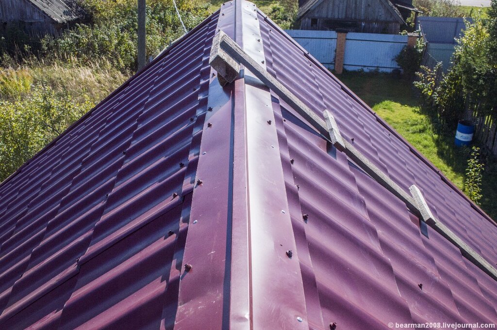 Как крепить конек на металлочерепицу – варианты и правила крепления на крыше