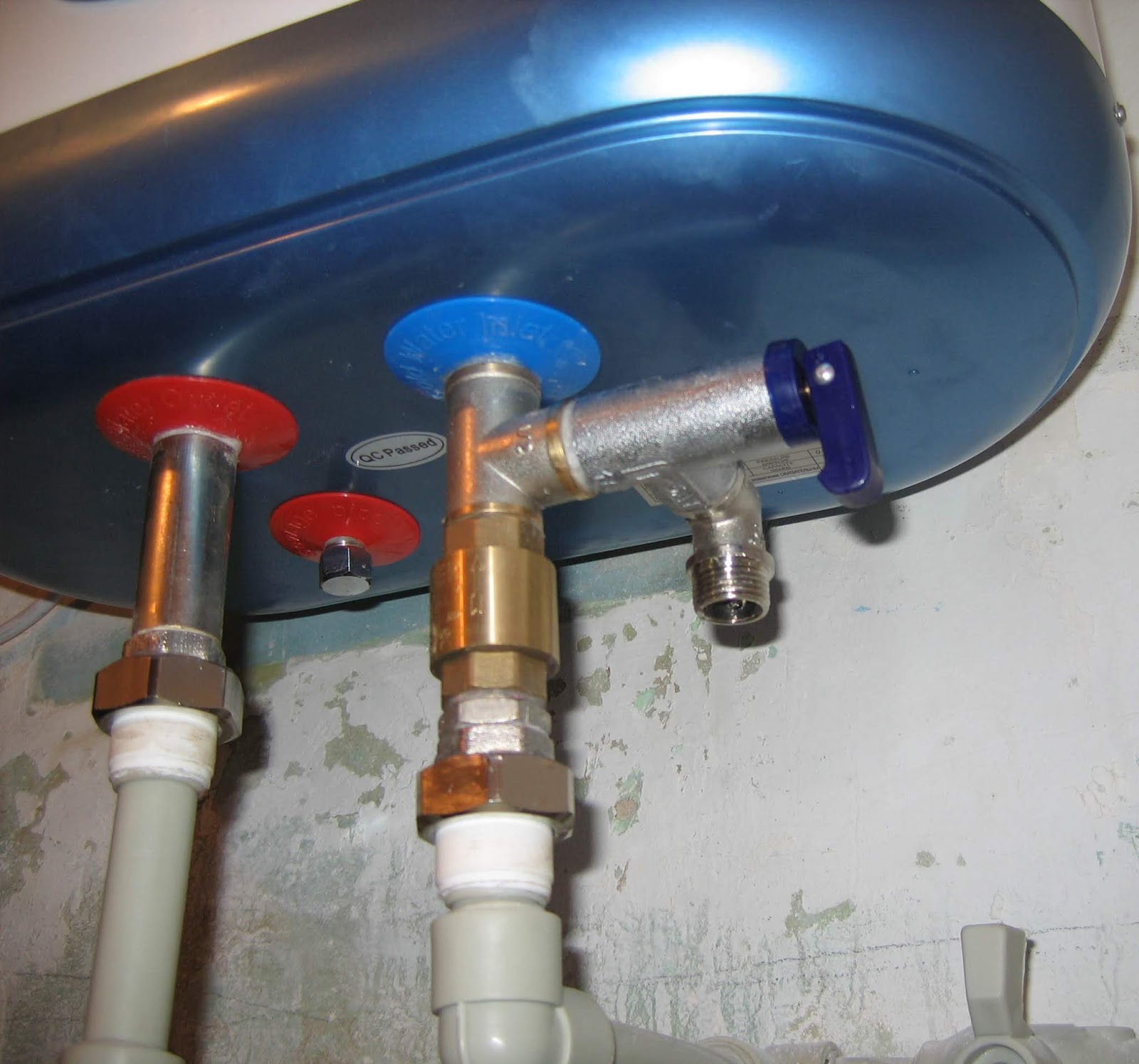 Слив воды из водонагревателя: порядок действий процедуры и как сливать всю воду из бойлера без остатка