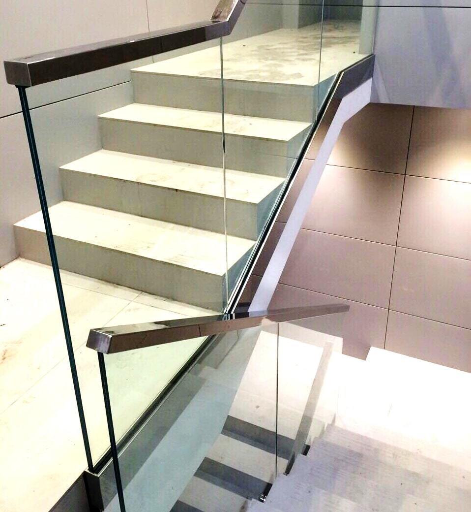 Ограждения из стекла для лестниц – стильно, красиво и оригинально