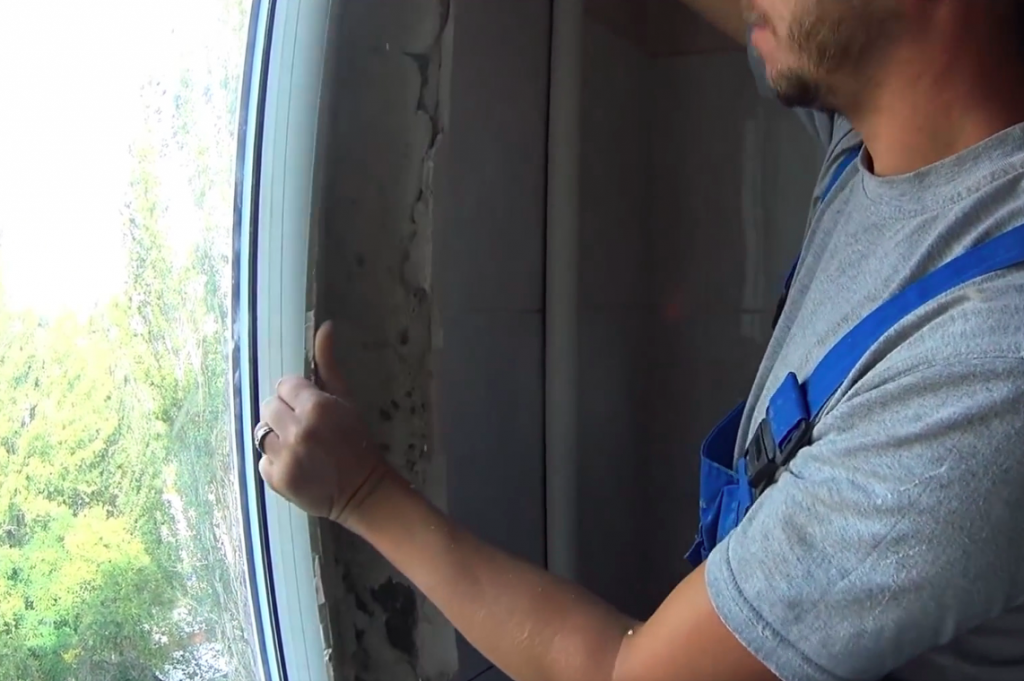 Ремонт пластикового окна, которое продувает со стороны петель