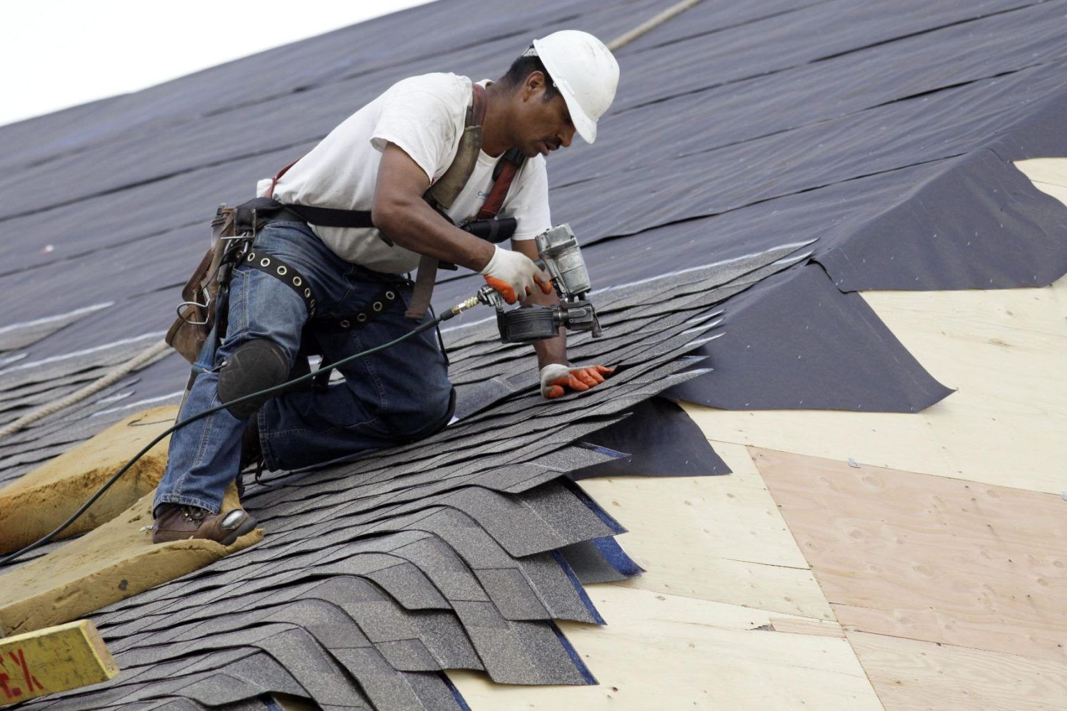 Пошаговая инструкция возведения крыши из металлочерепицы своими руками: особенности монтажа